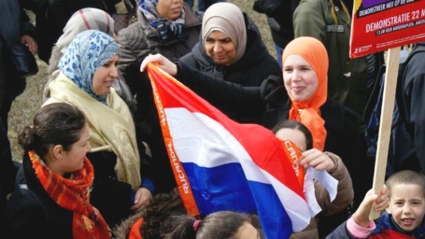 صورة المغاربة يمثلون ربع المواطنين مزدوجي الجنسية بهولندا