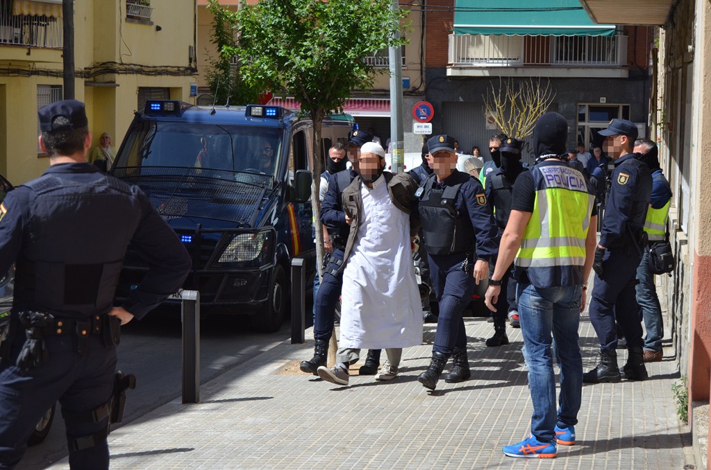 صورة السلطات الإسبانية تعتقل داعشيين هددا بوضع قنابل في مدريـد وبرشلونـة