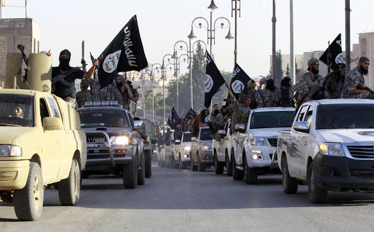 صورة فرار خمسة قادة كبار من “داعش” بعد نهب ملايين الدولارات