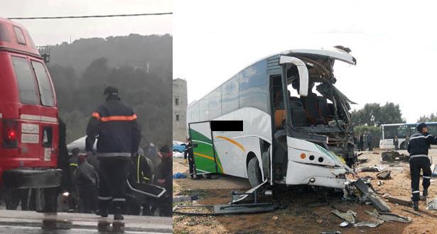 صورة انحراف حافلة يتسبب في مصرع شخص وإصابة 40 آخرين بتمارة