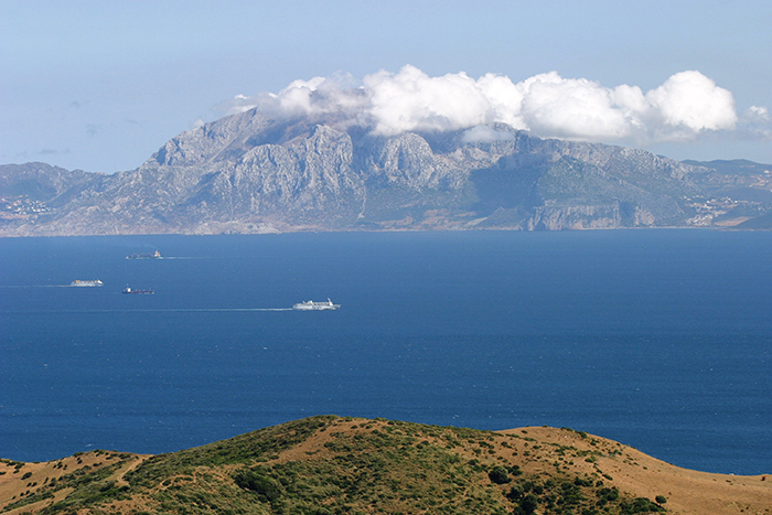 صورة حركة الملاحة البحرية تستأنف بين ميناء طنجة وميناء طريفة الإسباني