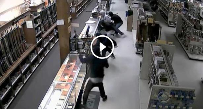 صورة فيديو هوليودي لعملية سطو على متجر أسلحة بـ “تكساس” في 3 دقائق