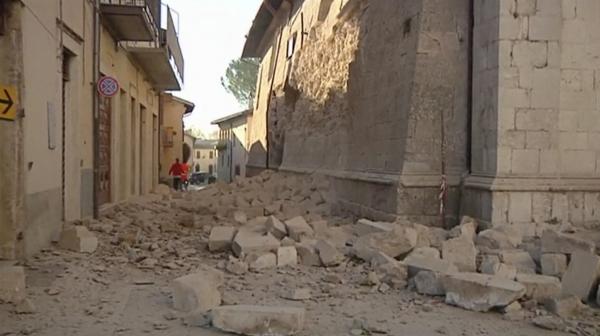 صورة زلزال عنيف يضرب وسط إيطاليا
