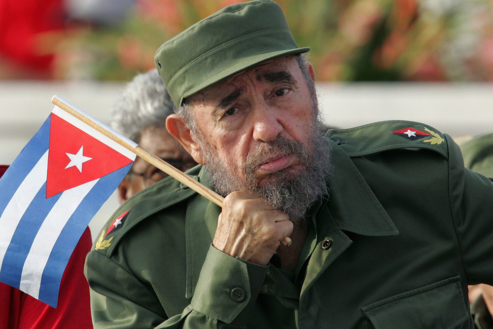صورة وفاة زعيم الثورة الكوبية فيدل كاسترو الذي تحدى 11 رئيسا أمريكيا وشقيقه يؤكد أن جثته ستحرق