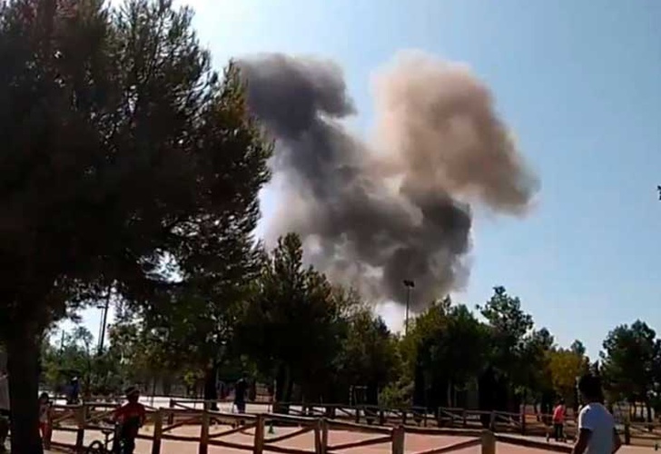 صورة فيديو.. تحطم طائرة عسكرية لدى مشاركتها في احتفالات العيد الوطني الاسباني