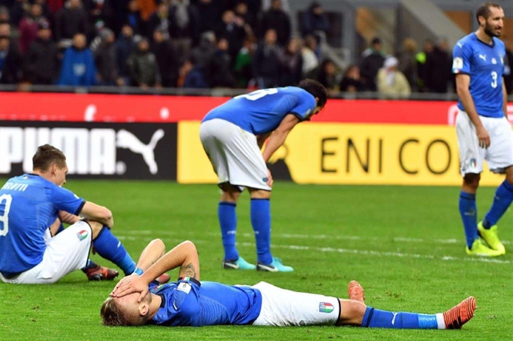 صورة بعد حرمانهم من التأهل.. برلسكوني يحرم الإيطاليين من مونديال روسيا على التلفزيون