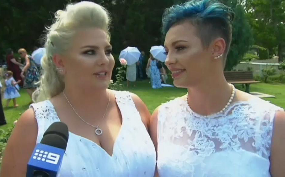 صورة أستراليا تسمح بالزواج المثلي للنساء رسميا (فيديو)