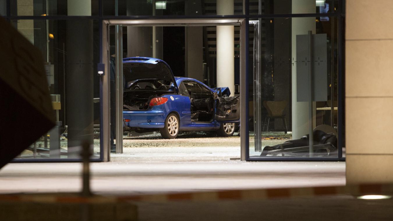 صورة ألمانيا.. شخص يقتحم مقر حزب بسيارته والشرطة تكشف الأسباب